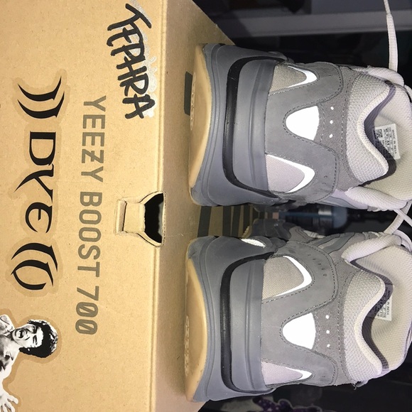 YEEZY TEPHRA - Picture 4 of 5